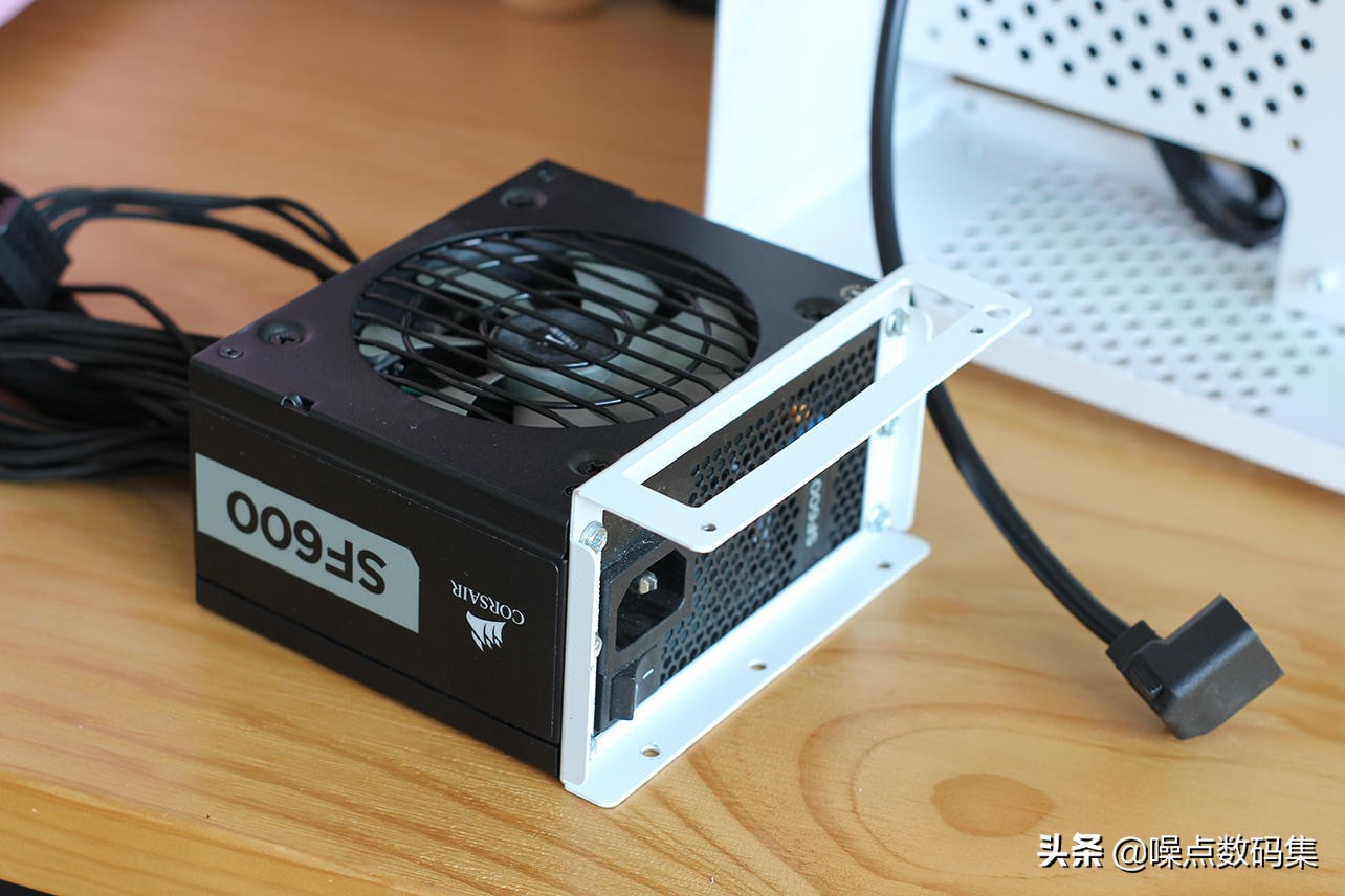 超频三蜂鸟100机箱,超频3蜂鸟i100装机