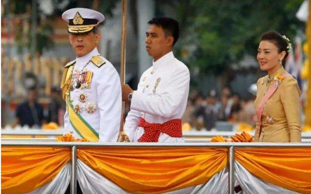 泰国女首富伍伦盼足球,泰国女足总经理伍伦盼写真
