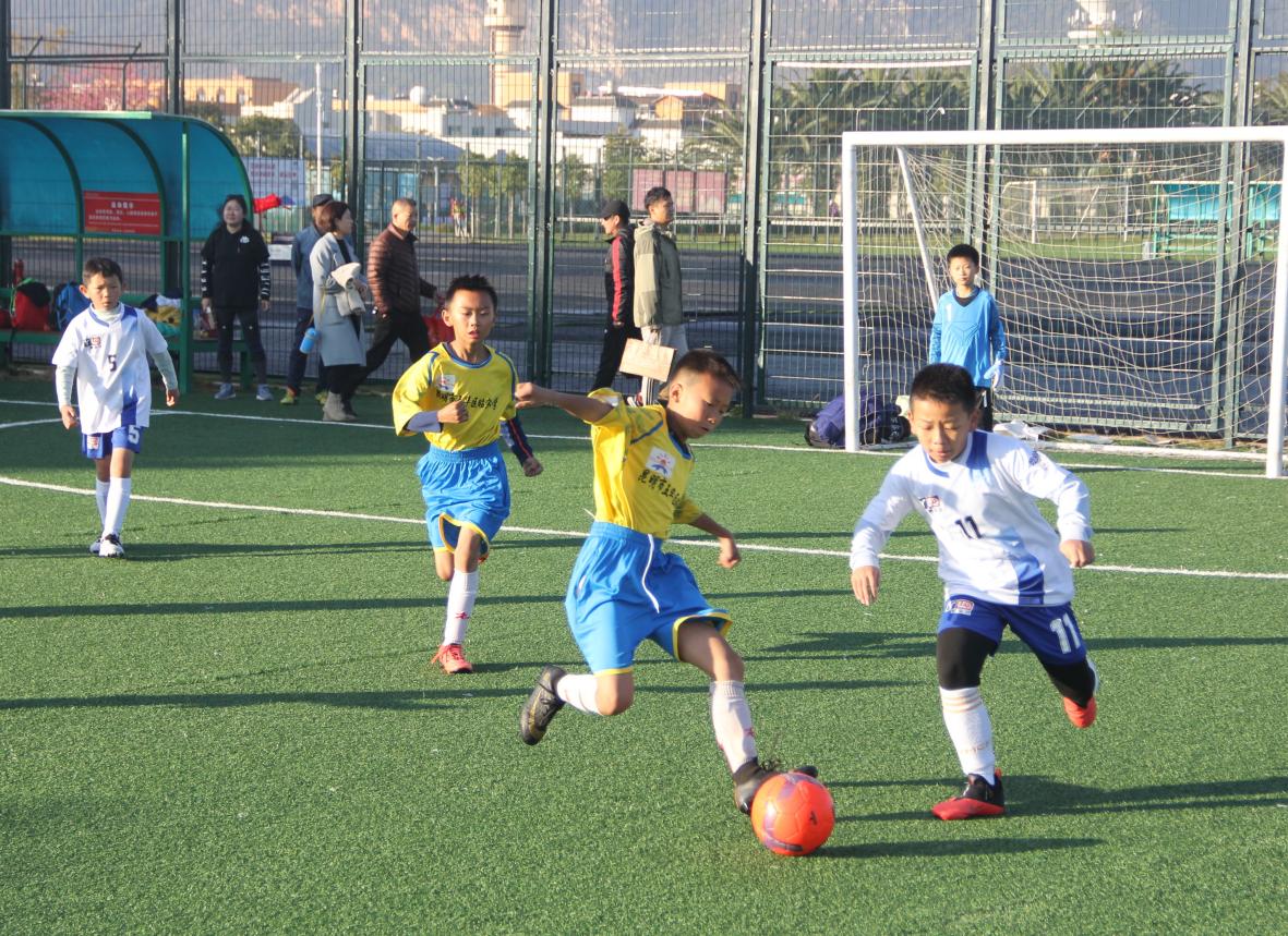 T6出行第二届云南“校长杯”少儿足球赛第三轮首日精彩瞬间