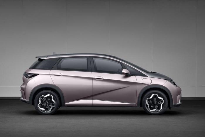 比亚迪海豚70kw和130kw哪个更实用,比亚迪纯电新车海豚