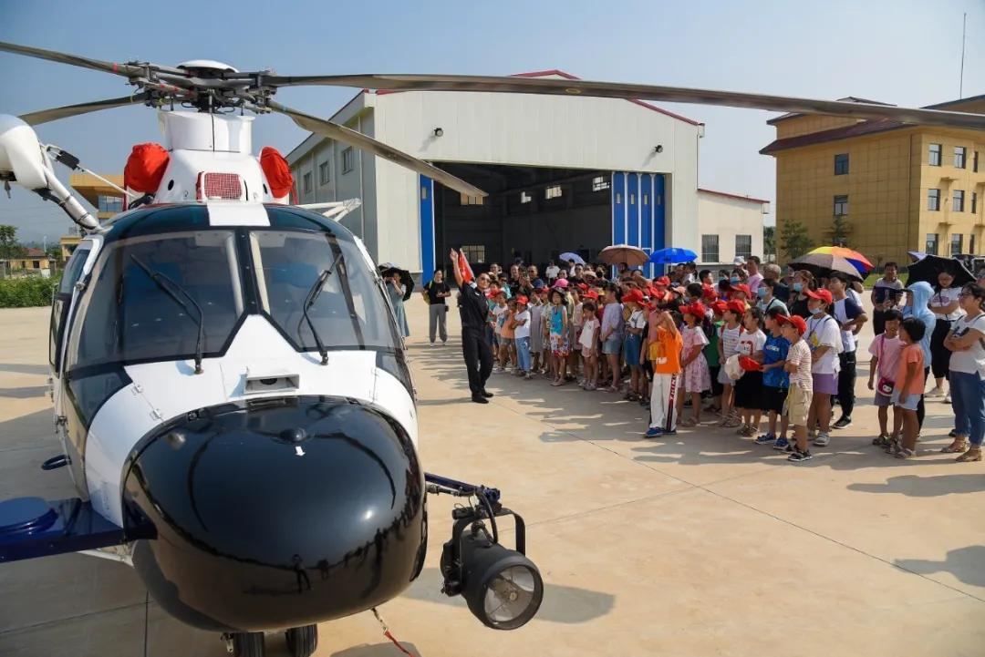 邻家才女初长成，环南一小关逸戈！羡煞个人哩