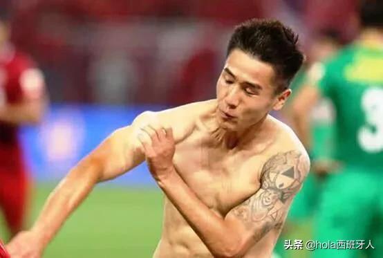 韦世豪犯规引荷兰足球名宿斯内德发微博质问“这就是中国足球？”