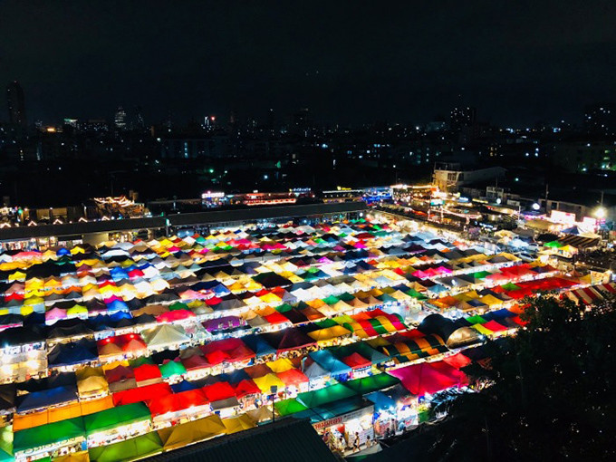 曼谷joddfairs夜市水果西施,曼谷滨河夜市和考山路夜市哪个好