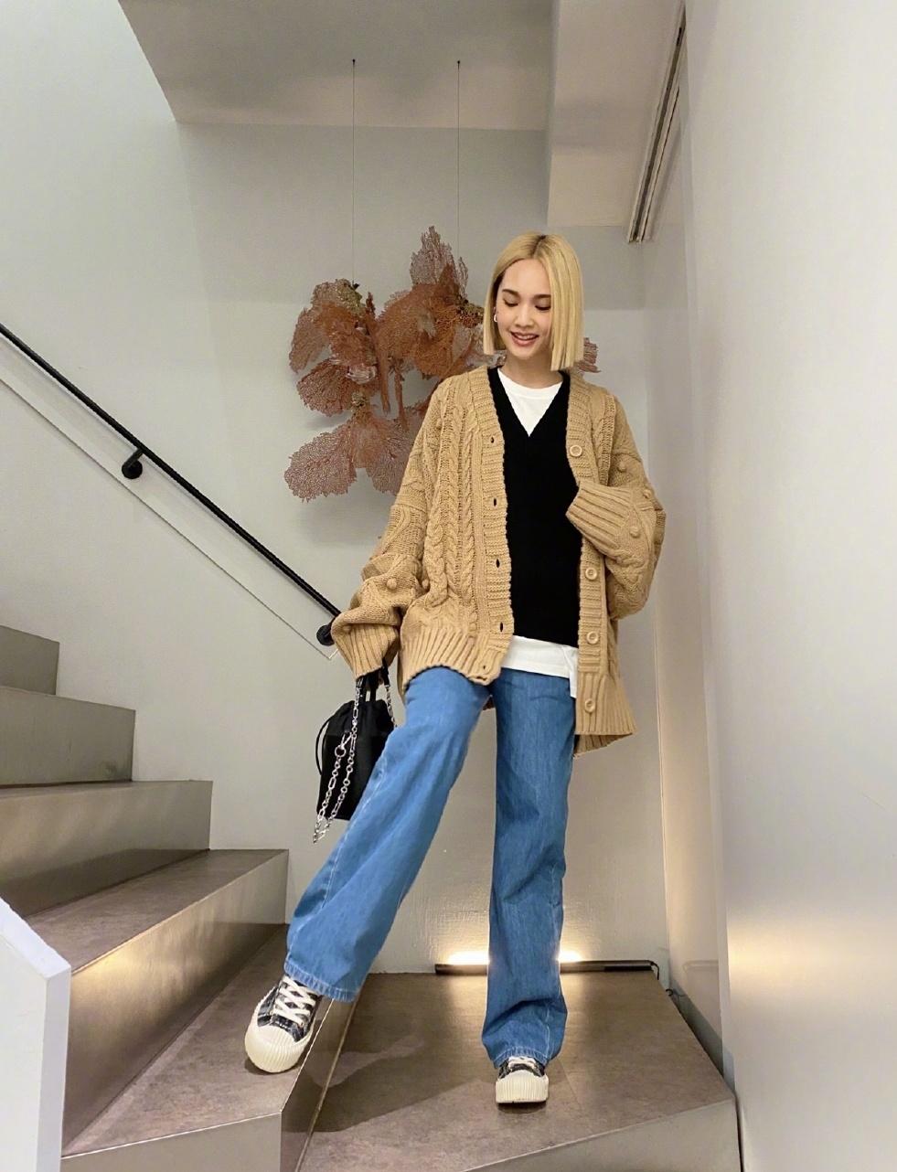 杨丞琳甜酷风穿搭,杨丞琳牛仔外套穿搭