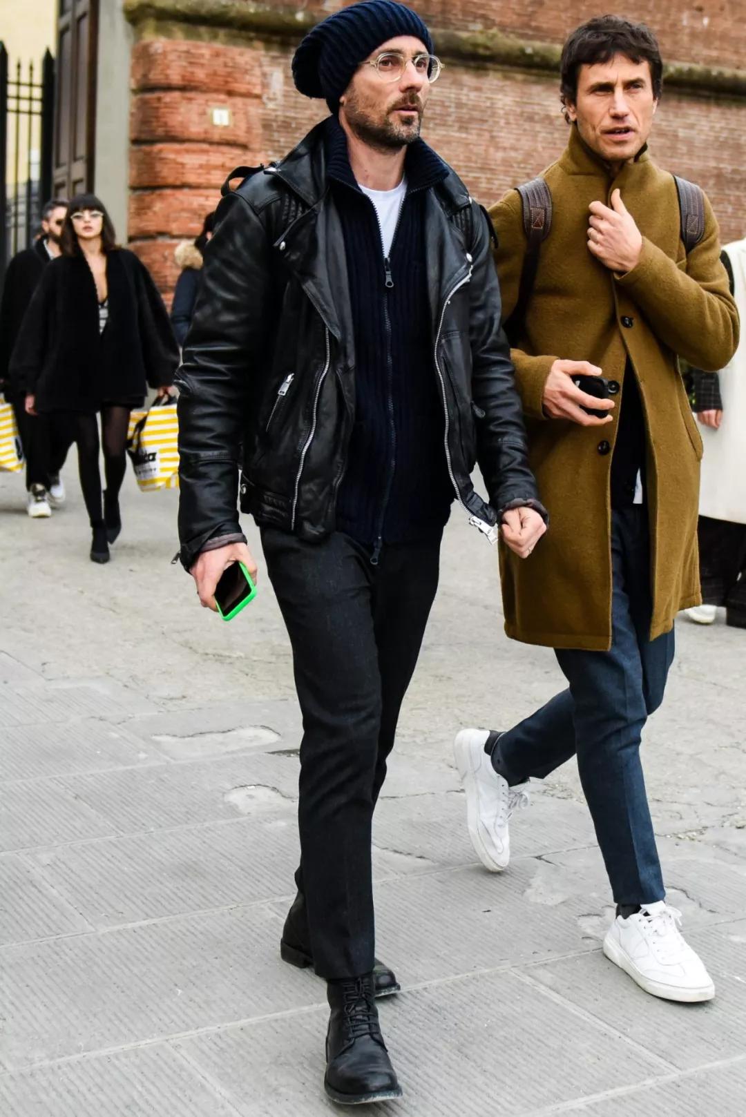 哪款黑色皮靴最好穿,复古白色系皮靴怎么搭配