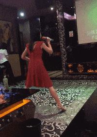 去按脚碰到前女友，怎么化解尴尬