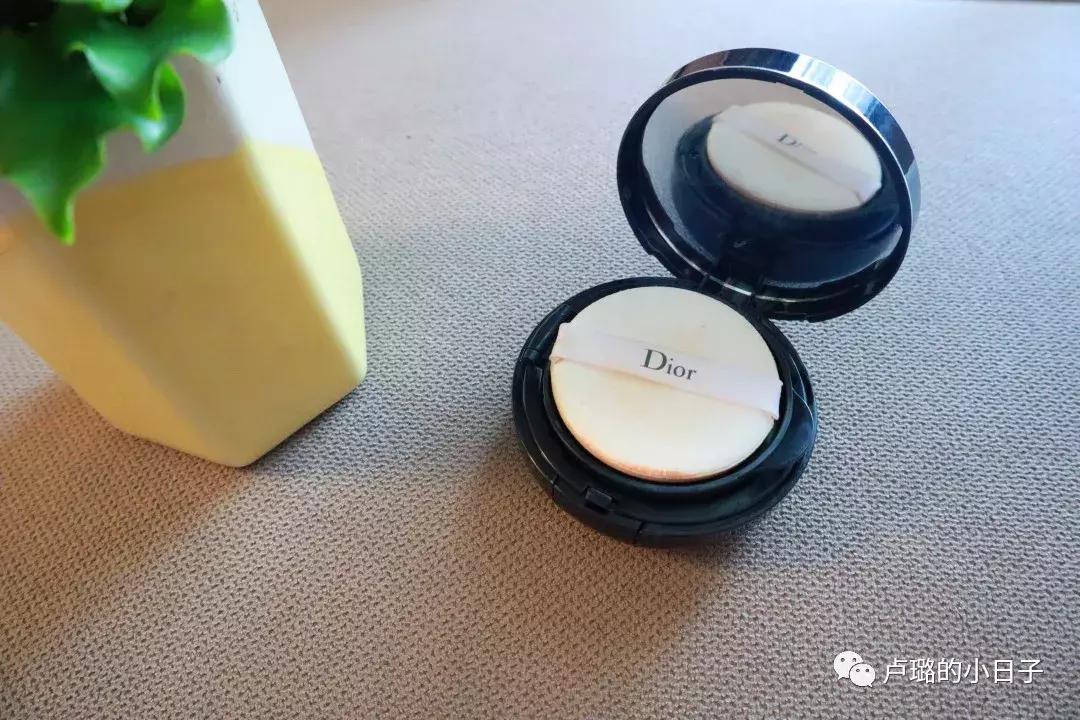 短期旅行必备化妆包是什么,出门手提袋便携女时尚化妆包