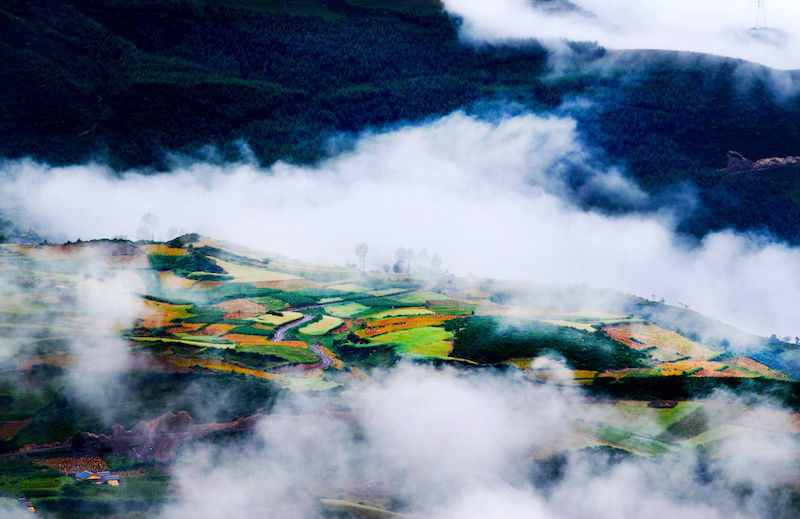 凉山旅游景点古村古寨古镇,四川凉山悬崖上的村庄旅游