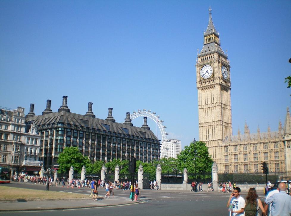 英国老牌名校间的较量！曼大vs爱丁堡大学如何选择？