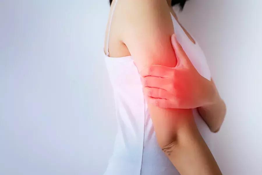 健身后手臂酸痛怎么回事,健身后有点酸痛怎么办