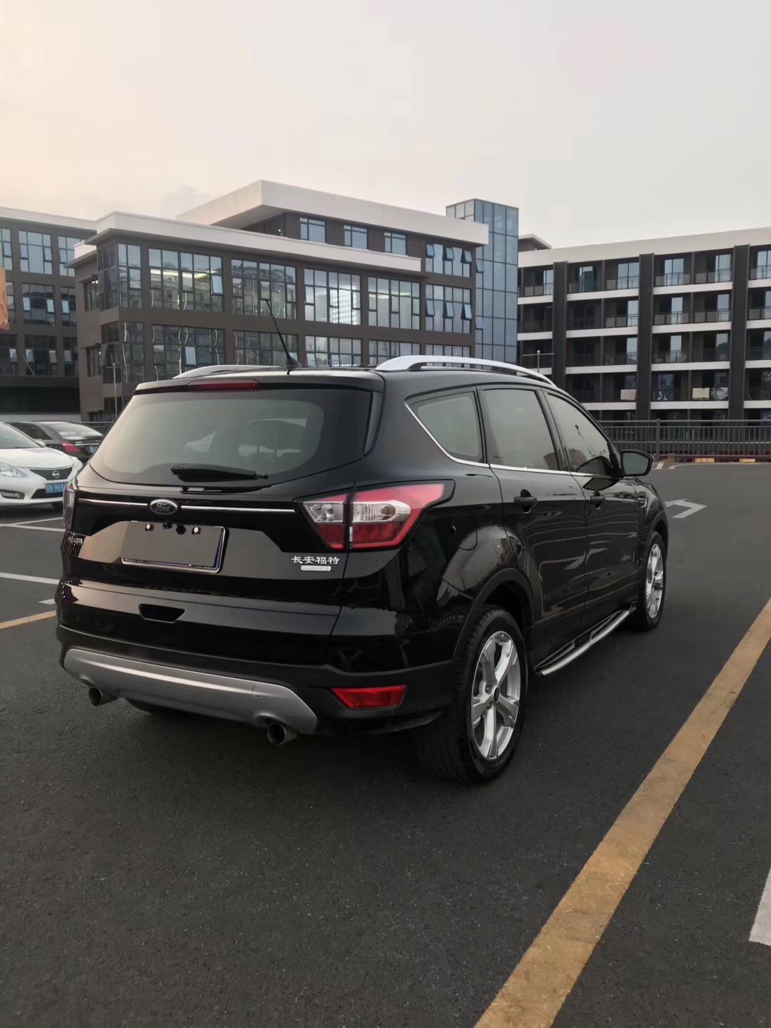 银色新款福特翼虎,2020款福特suv翼虎