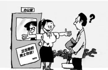 母乳剩下的怎么处理,母乳太多倒掉还是存着