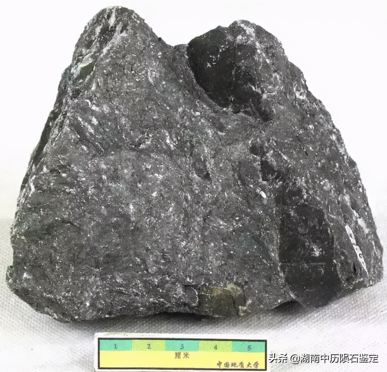 月球陨石与地球矿石的区别,月球陨石和矿石有什么区别