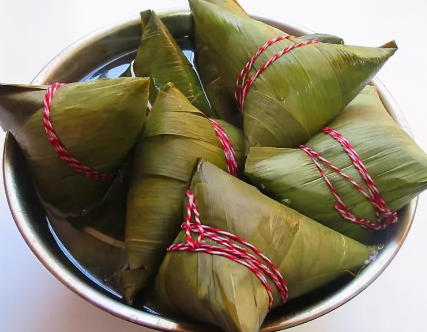 煮粽子也有技巧，粽子夹生煮不熟，水中加“这2样”，软糯香甜