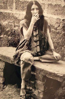 拍出最真实三毛的摄影师：给她拍完照片后相机丢了，三月后她自杀