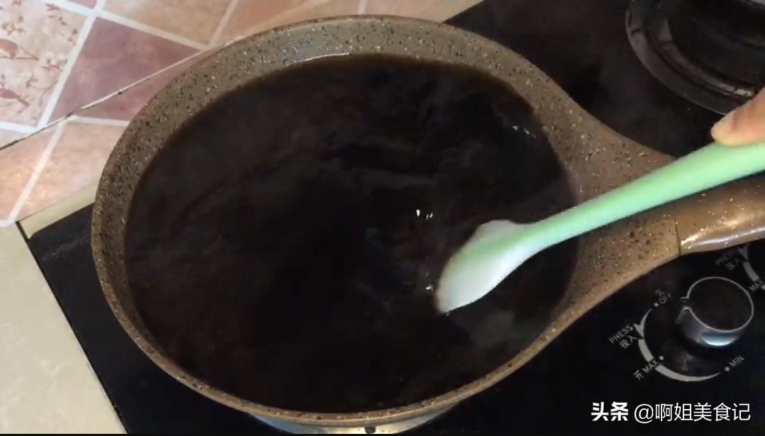 烧仙草和龟苓膏哪个更能清热解暑,90年代夏天解暑的龟苓膏