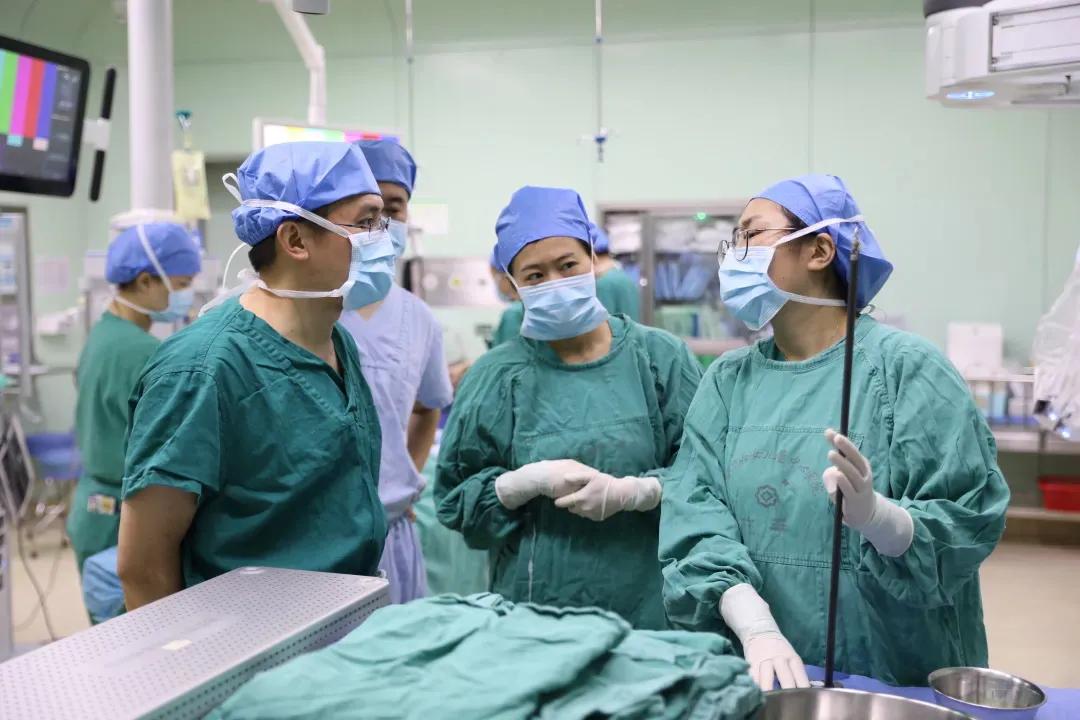 全国县域首例机器人辅助手术,西南医科大学附属医院机器人手术