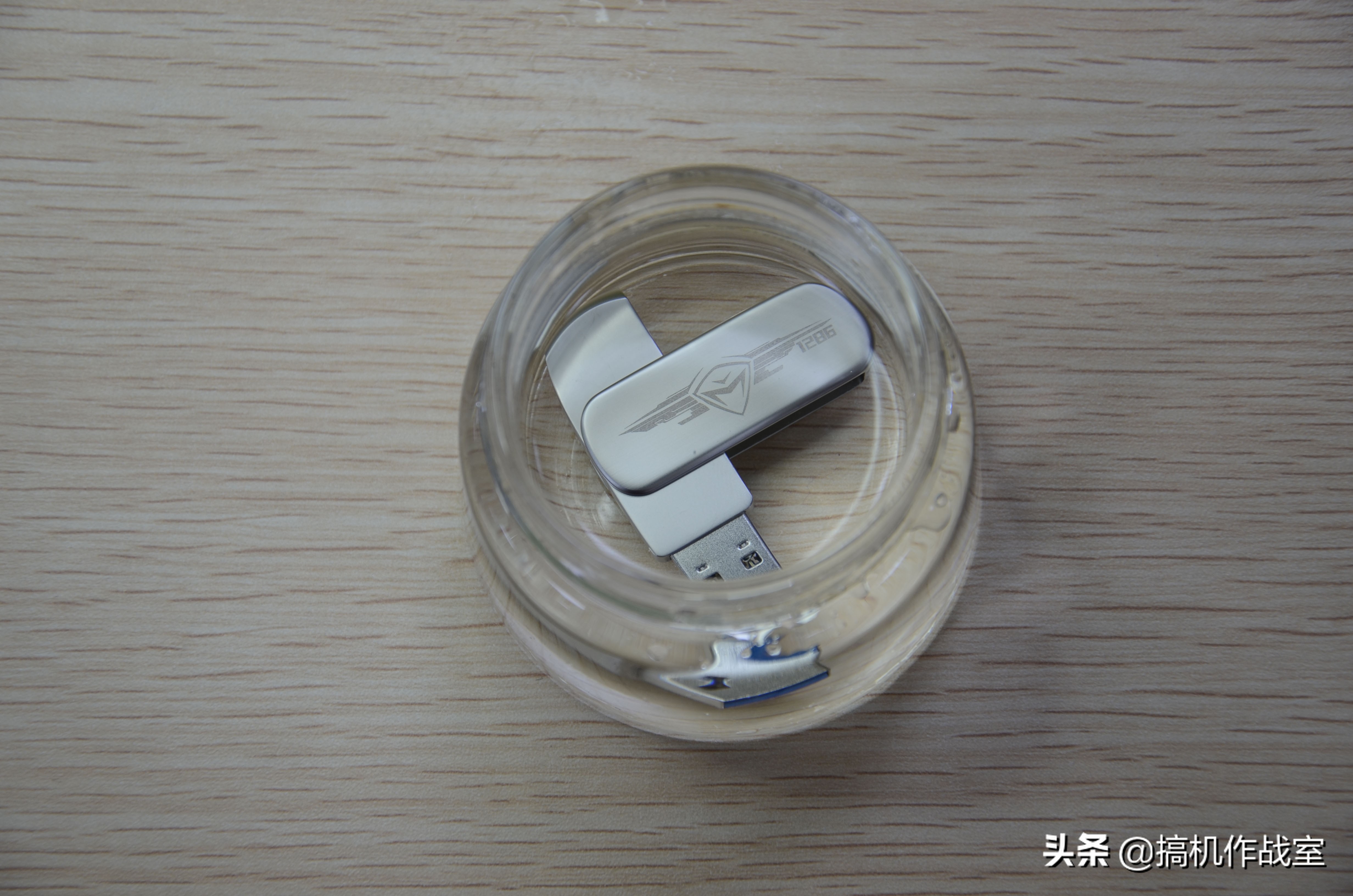 现在的u盘一般是防水的,防水防磁抗摔耐高温u盘