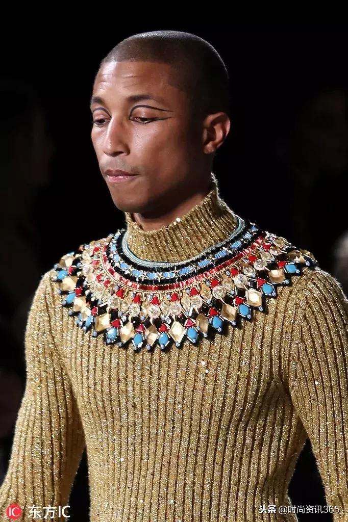 “埃及风”也刮到了时尚圈？CHANEL用金丝银线为你解答！