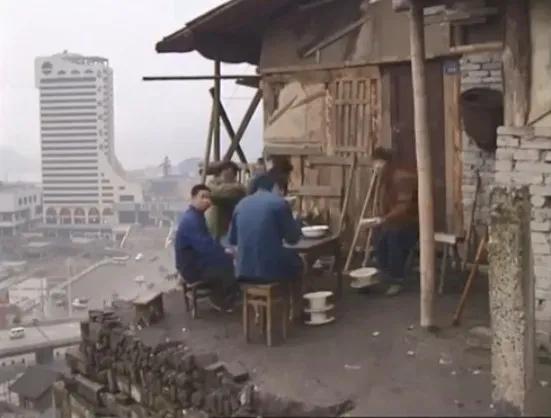 重庆魔幻与烟火并存的城市,重庆是座魔幻的城市