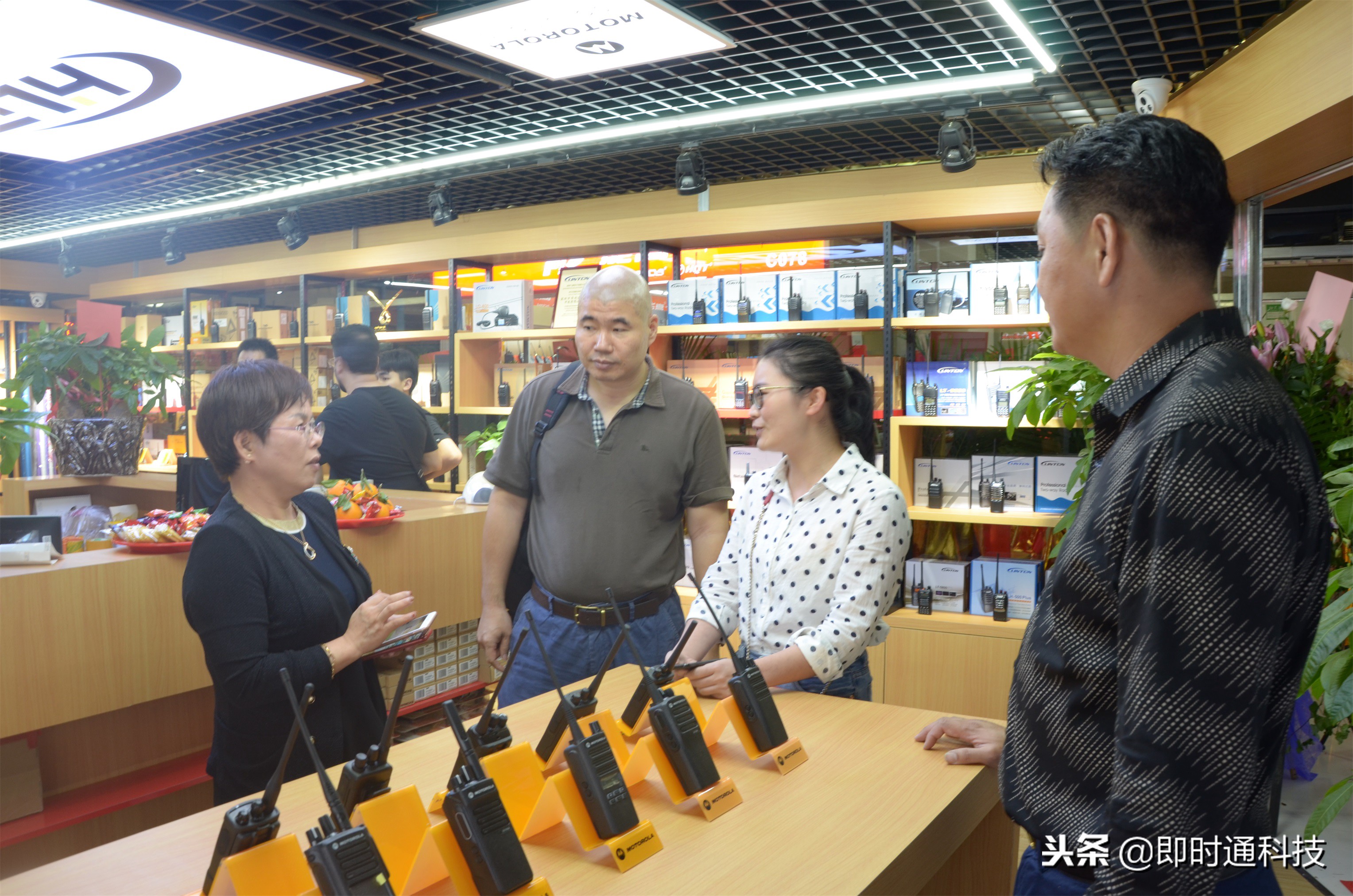开业啦!深圳市首家对讲机专区落户华强北!