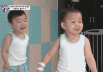 退圈读书、捞快钱、疑似“秃顶”，“表情包”萌娃现状大不同