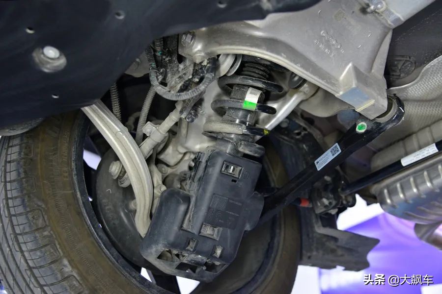 拆开底盘一目了然,老款法系车底盘解析