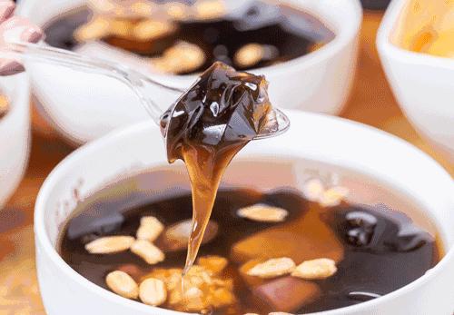 仙草、龟苓膏、西米...那些冰凉爽口的甜品都是用什么做的？
