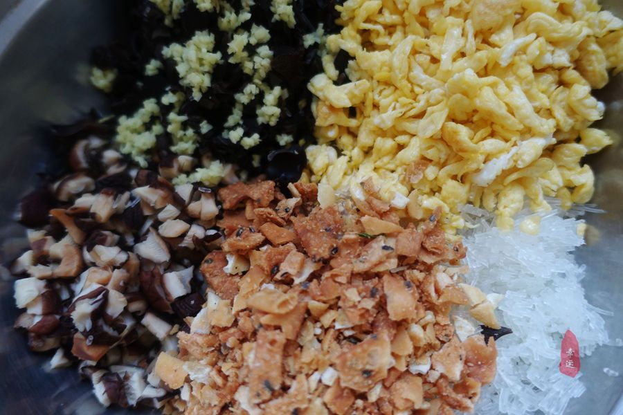 吃饺子不放肉，全家人还都吃得有滋有味的，孙女吃得最开心