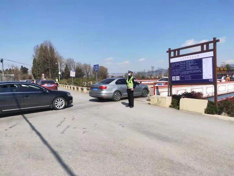 麒麟交警奉上校园周边解堵宝典,麒麟交警大队