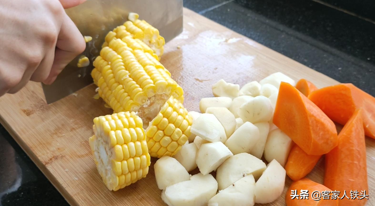 冬季鸡汤怎么炖好喝,鸡汤放什么材料煲汤好喝冬季