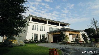 贝迪颐园温泉是天然温泉吗,秋冬泡温泉最佳时间