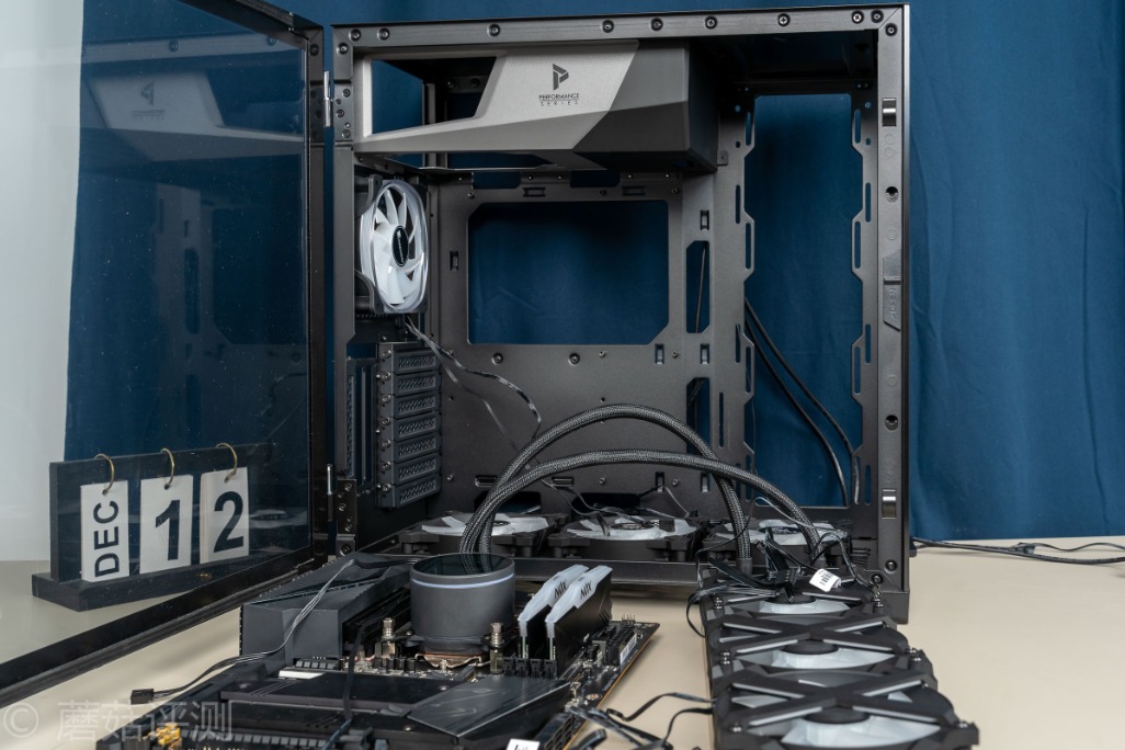 技嘉z490aorusproax主板多大,技嘉z490aorusproax是超级雕吗