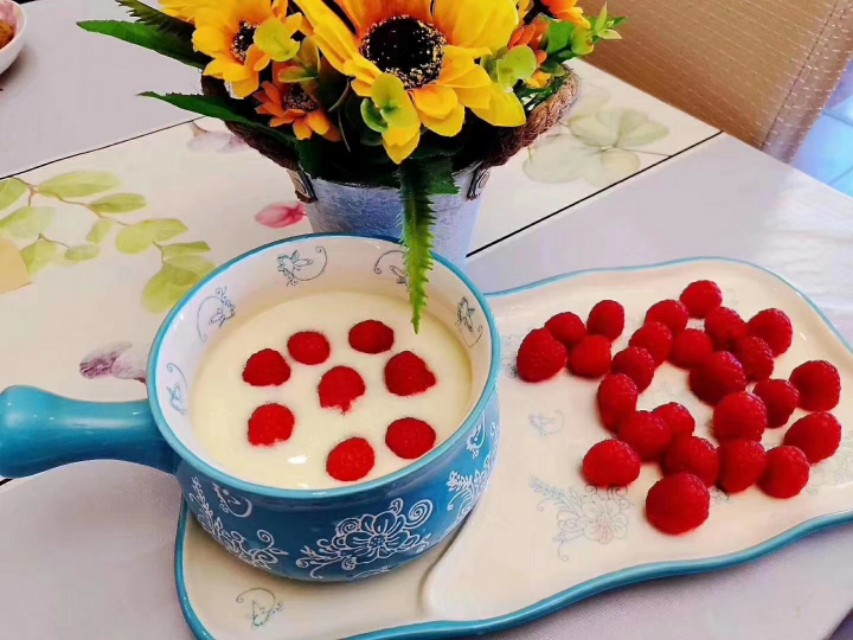 随餐一杯酸奶，降低胆固醇，市面上鱼龙混杂的酸奶我们该怎么选呢