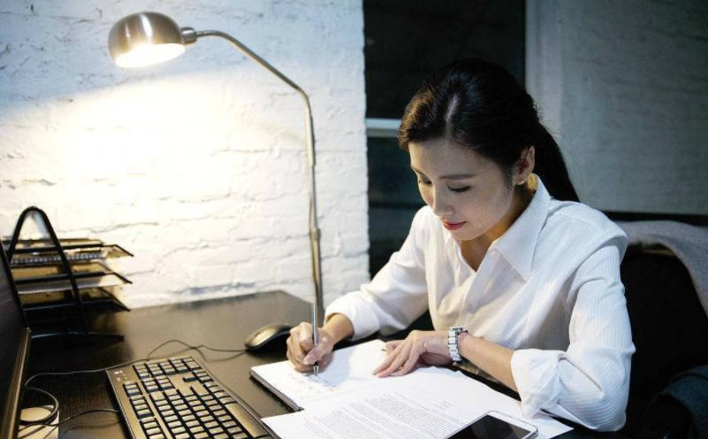 学生刚适应“996”工作制，却又迎来“715”，毕业生叫苦连天