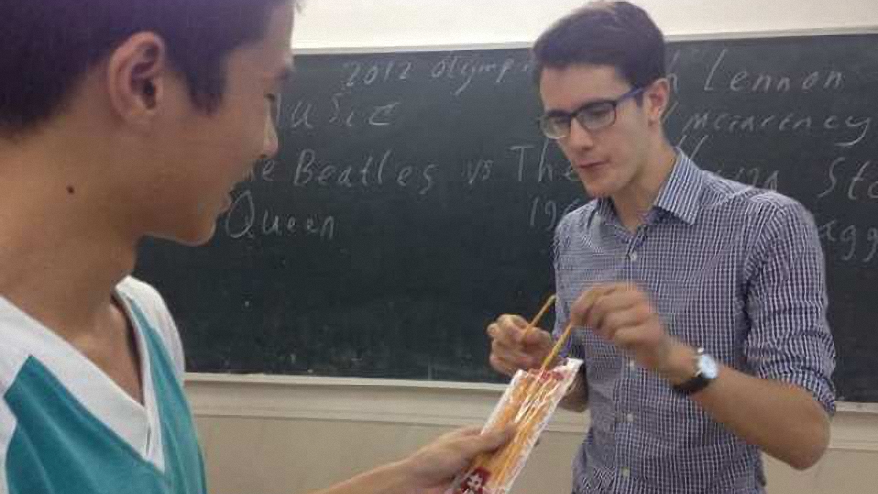 卫龙辣条车间是什么样子,1999卫龙辣条生产车间