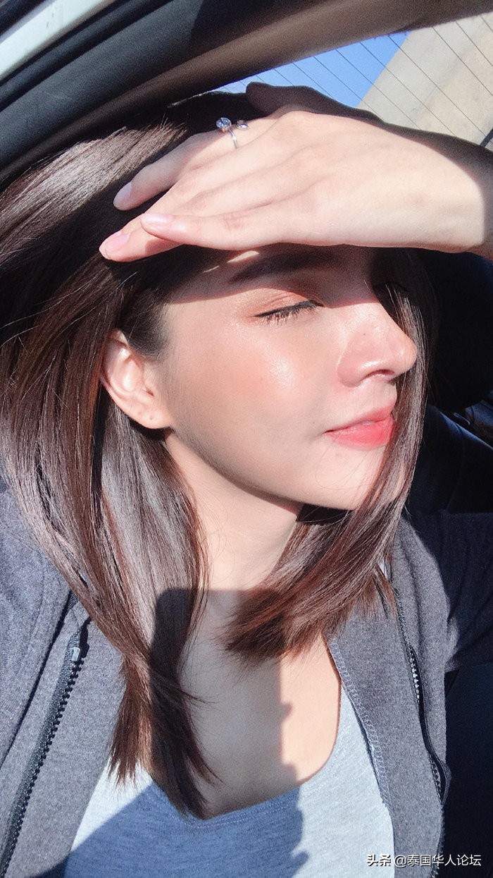 泰国*男美**斥资百万整容变性成美女