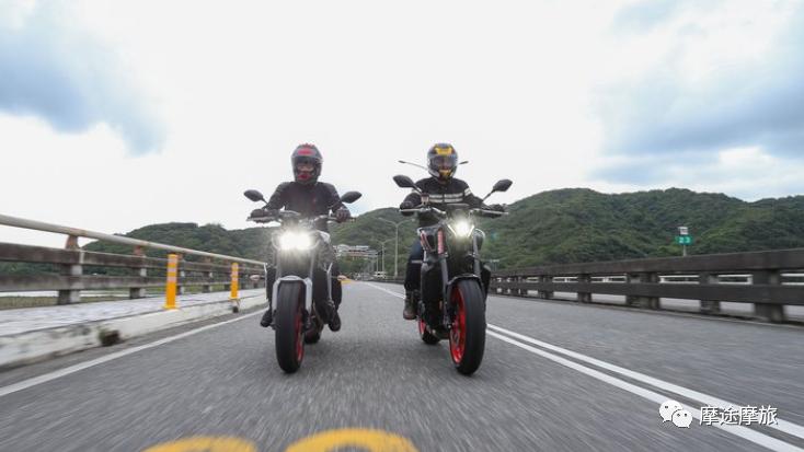 老款雅马哈mt09极速测评,雅马哈mt09三缸试驾