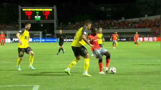 艾克森高拉特破门韦世豪双响,郜林传球艾克森