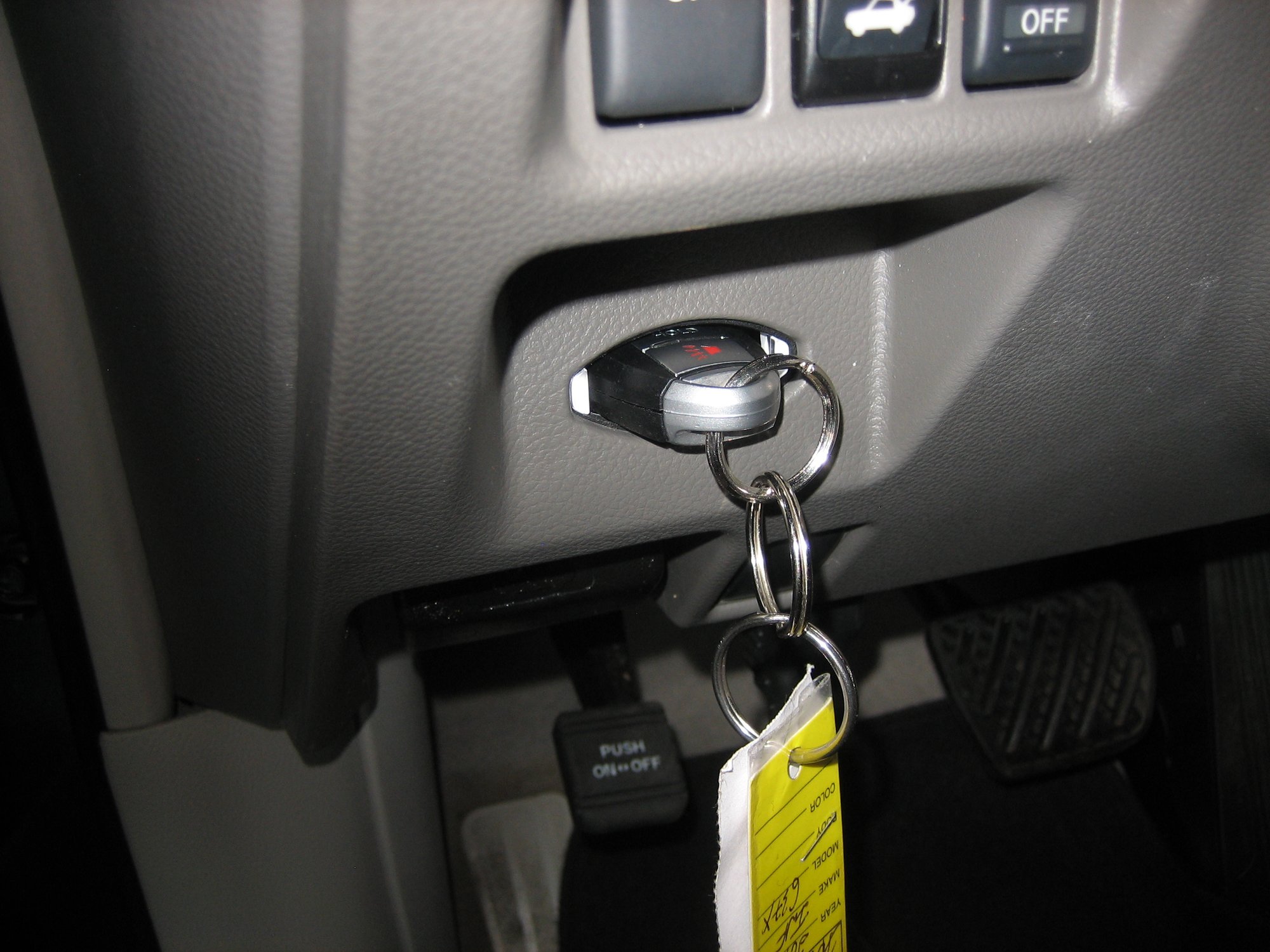 车钥匙丢半路熄火怎么打开,车行驶中钥匙丢了