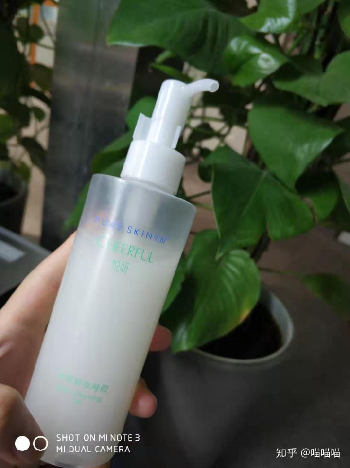 粉底遮脱妆不卡粉,夏天脱妆严重怎么回事