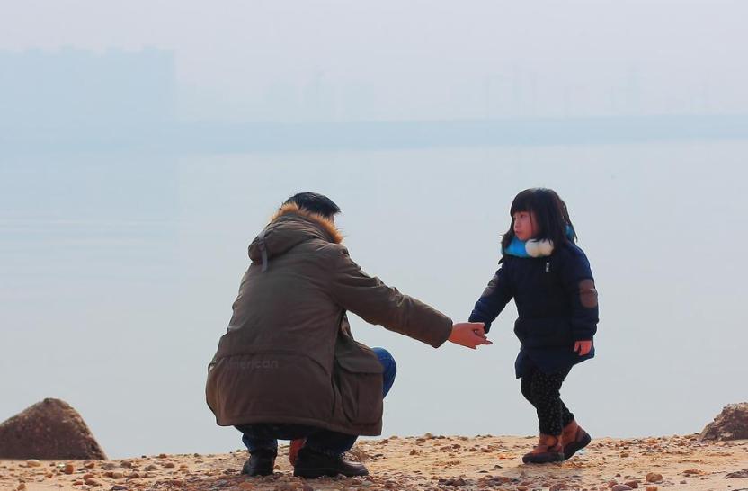 被亲生父母遗弃女博士,女博士被收养24年节目