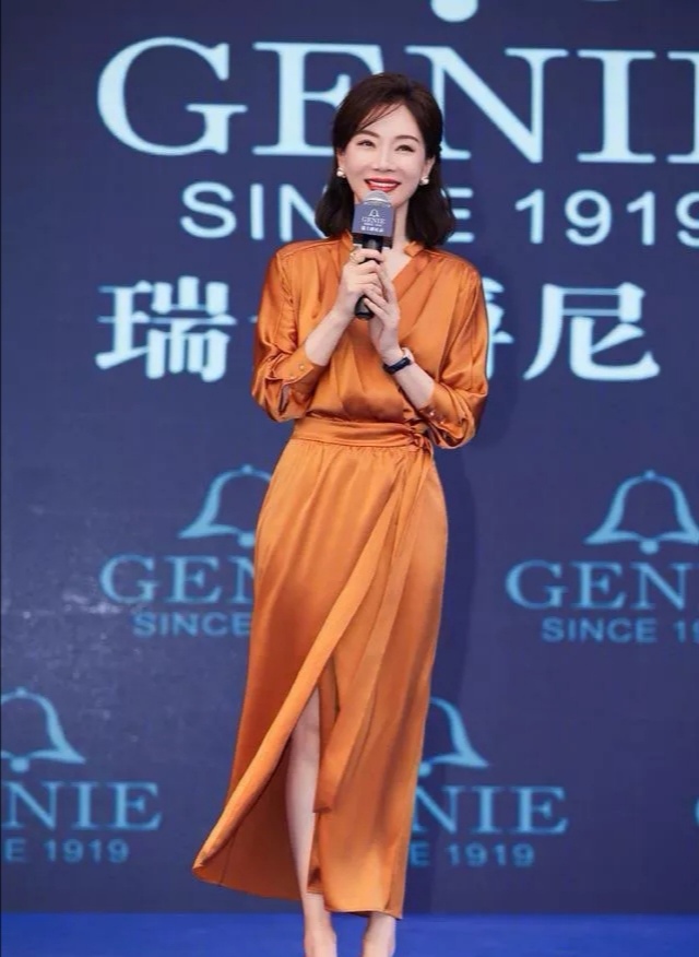 冉莹颖惊艳高腰裙,霍思燕和冉莹颖穿束腰装