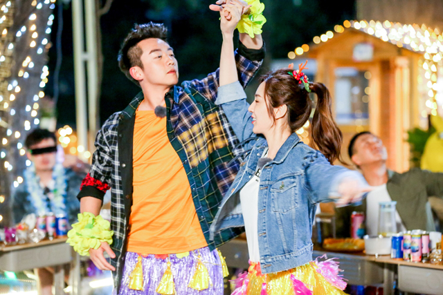 王晓晨采访与张嘉译拍吻戏的感受,王晓晨谈和胡歌张嘉译吻戏