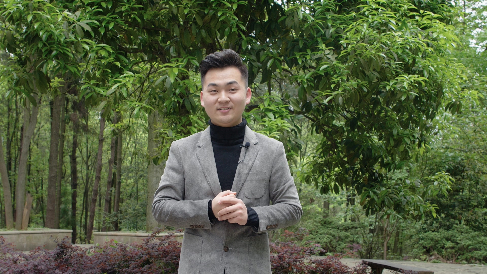 迎丰老师的播音小知识，今天教大家口腔操的气泡音练习