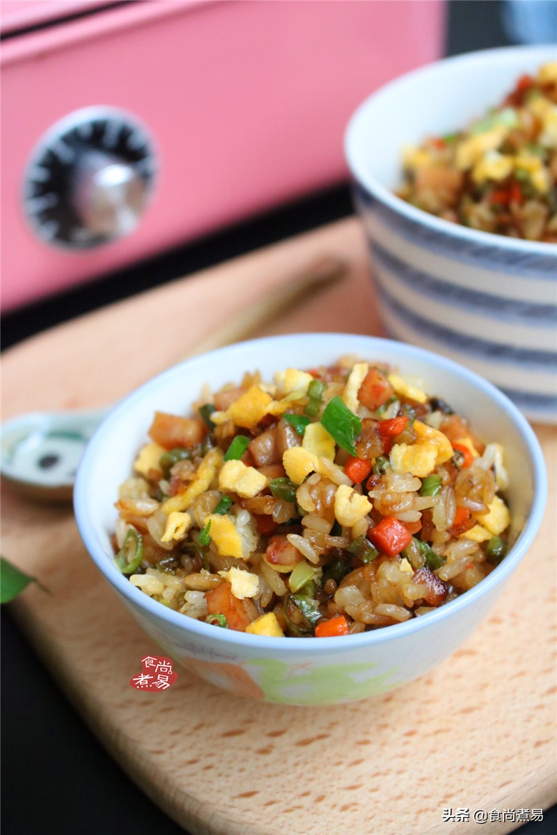 只用鸡蛋和剩饭做美食,一碗剩饭一个瘦肉