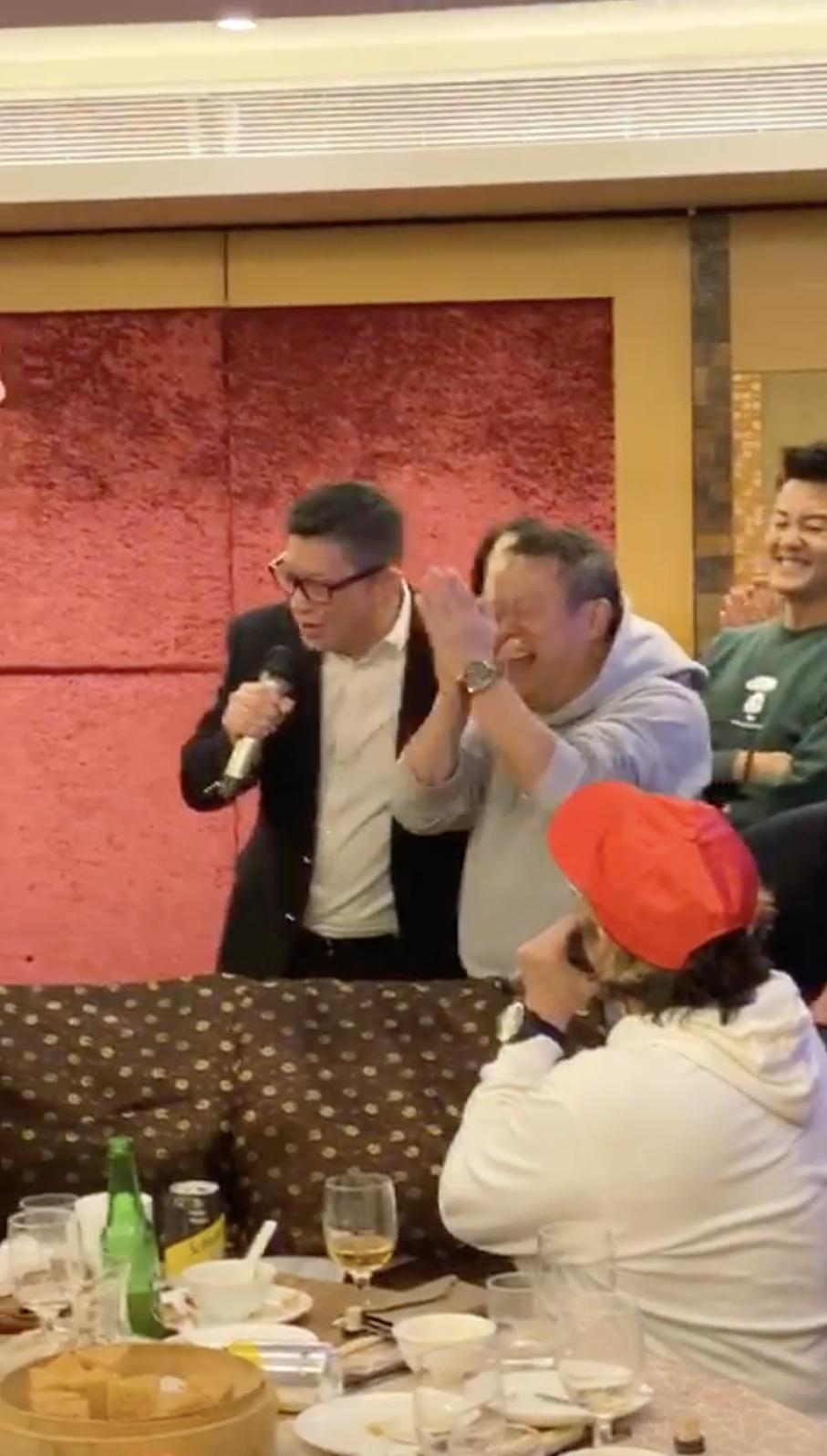 香港明星足球队谭咏麟进球,香港足球队晋级4强谭咏麟