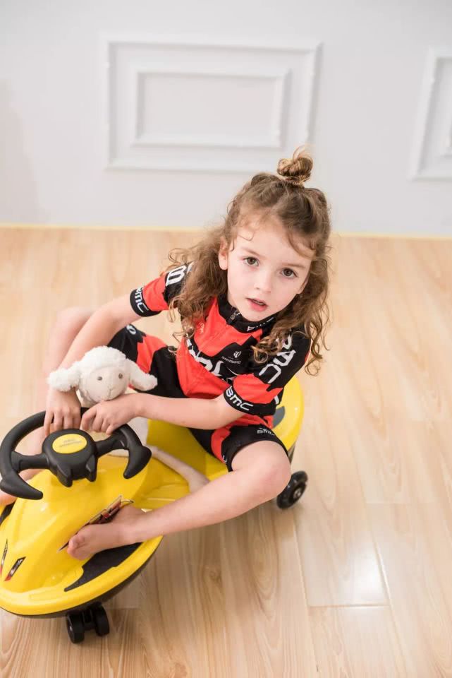 好娃娃儿童扭扭车,好娃娃扭扭车小朋友怎么骑