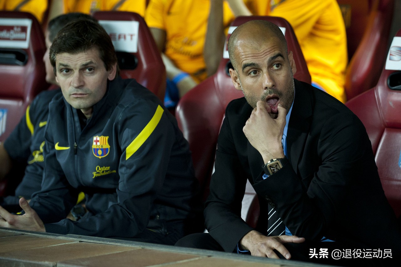 用围巾遮住伤疤的男人，蒂托-比拉诺瓦51岁生辰纪念