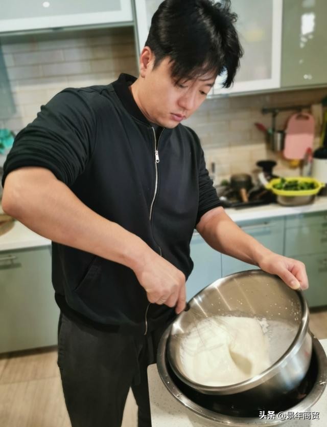 唐一菲凌潇肃上街永远戴墨镜,唐一菲凌潇肃唱歌完整版